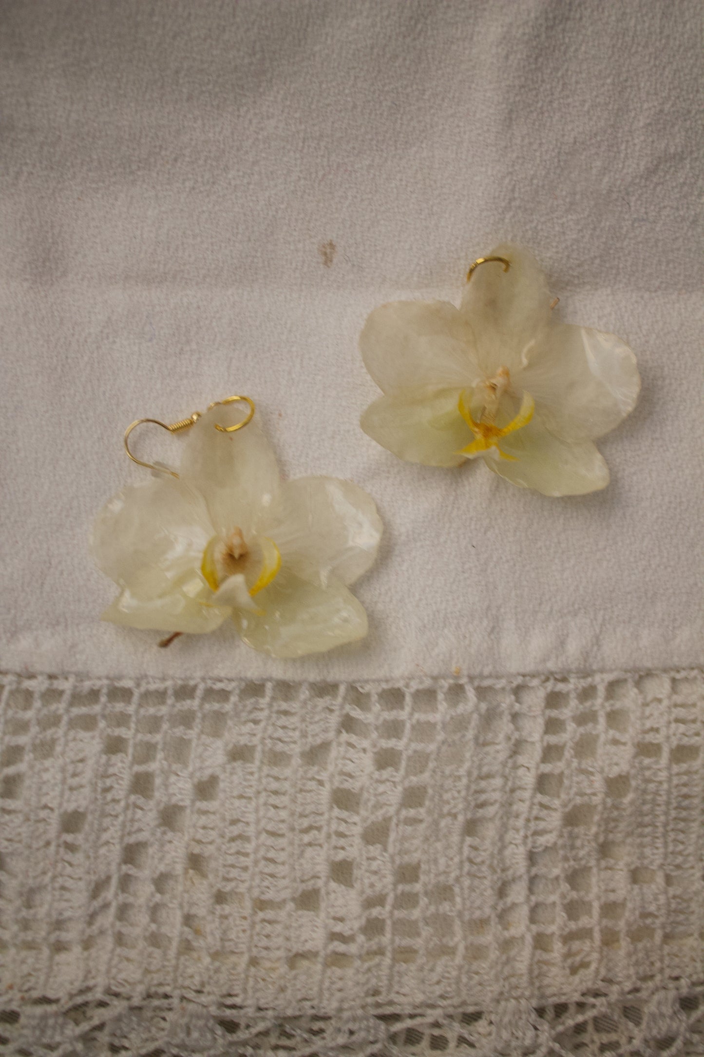 Blanca Sol Orquídea Earrings Pair Oro 2